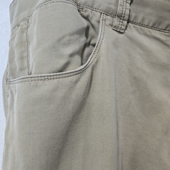 Tommy Bahama Khaki men's slacks 40x26 - Picture 2 of 7